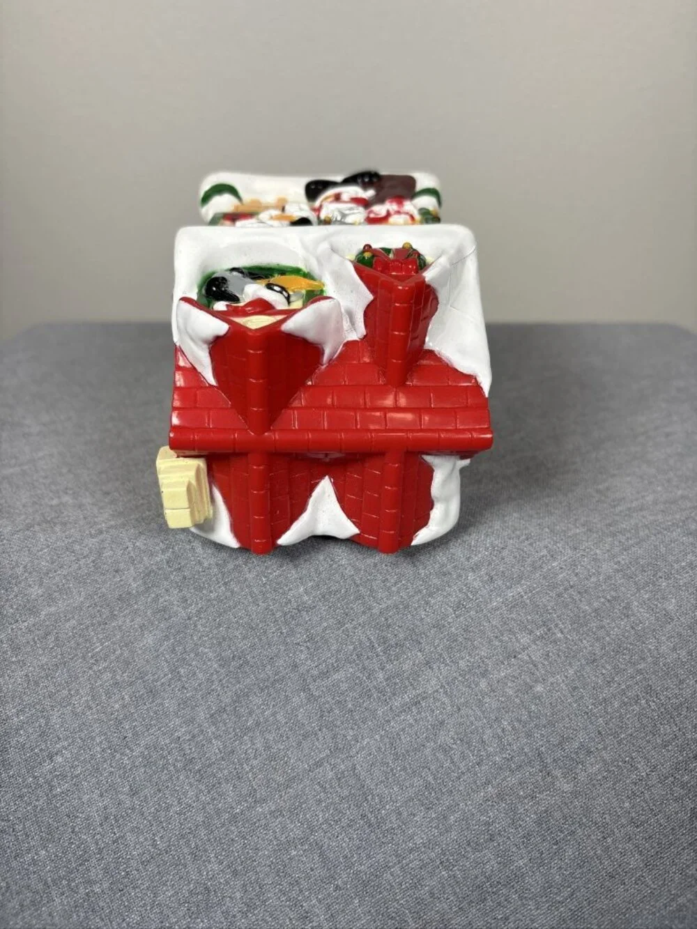 1997 Russell Stover Looney Tunes Christmas Candy Kitchen Coin Bank
